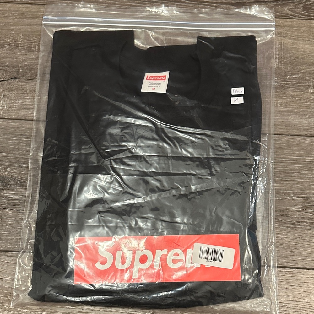 Supreme mens tshirt